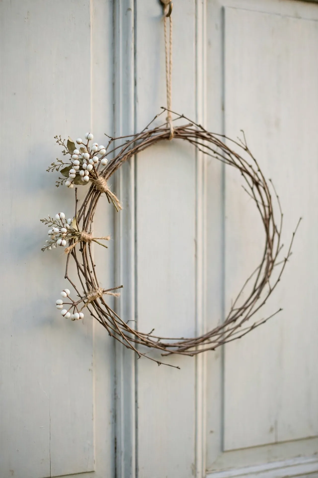 minimalist winter wreath white berries sparse